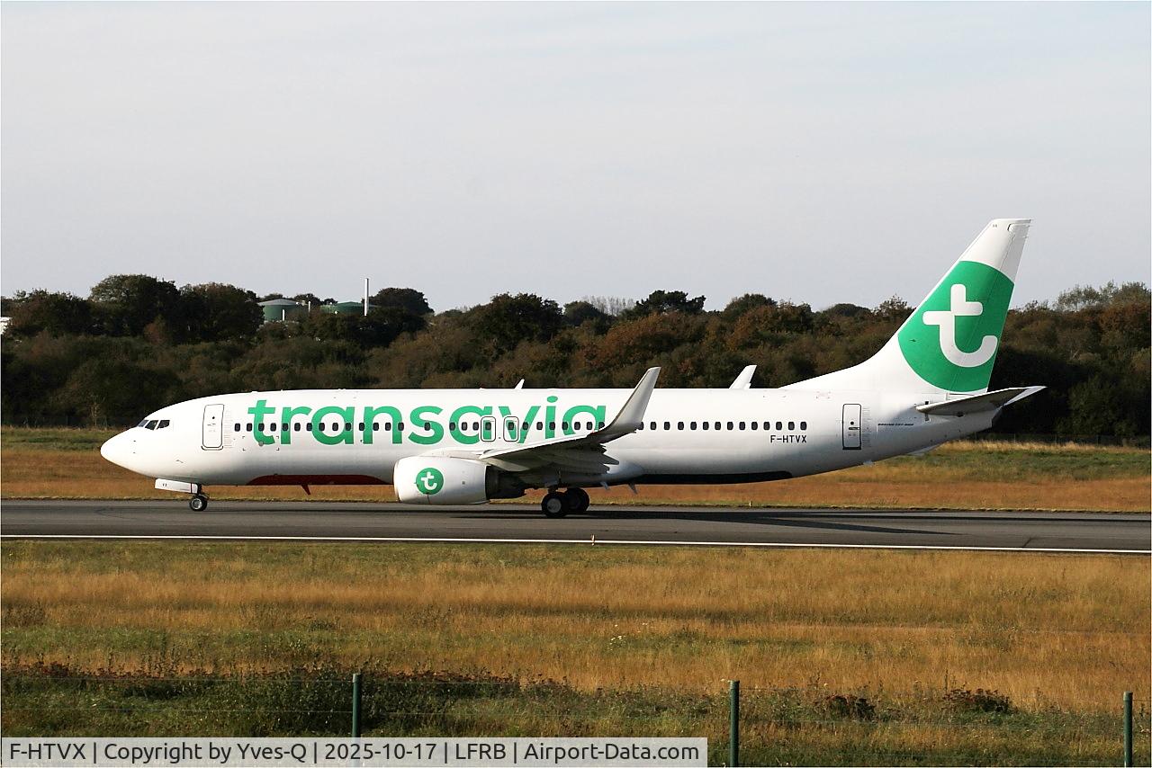 Aircraft F-HTVX, 2013 Boeing 737-8JP, c/n 39020, Boeing 737-8JP, Taxiing rwy 07R, Brest-Bretagne airport (LFRB-BES), at LFRB, photo by Yves-Q