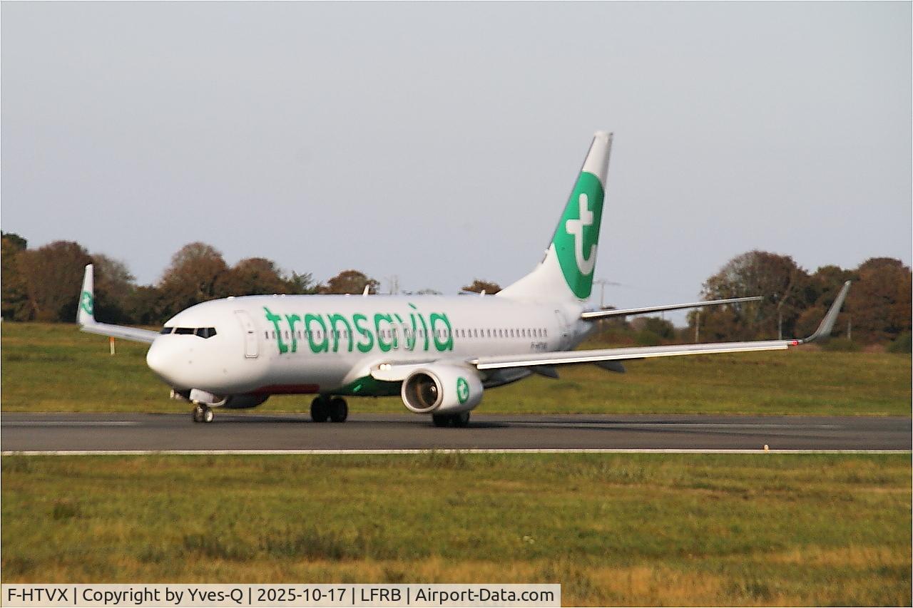 Aircraft F-HTVX, 2013 Boeing 737-8JP, c/n 39020, Boeing 737-8JP, Taxiing rwy 07R, Brest-Bretagne airport (LFRB-BES), at LFRB, photo by Yves-Q