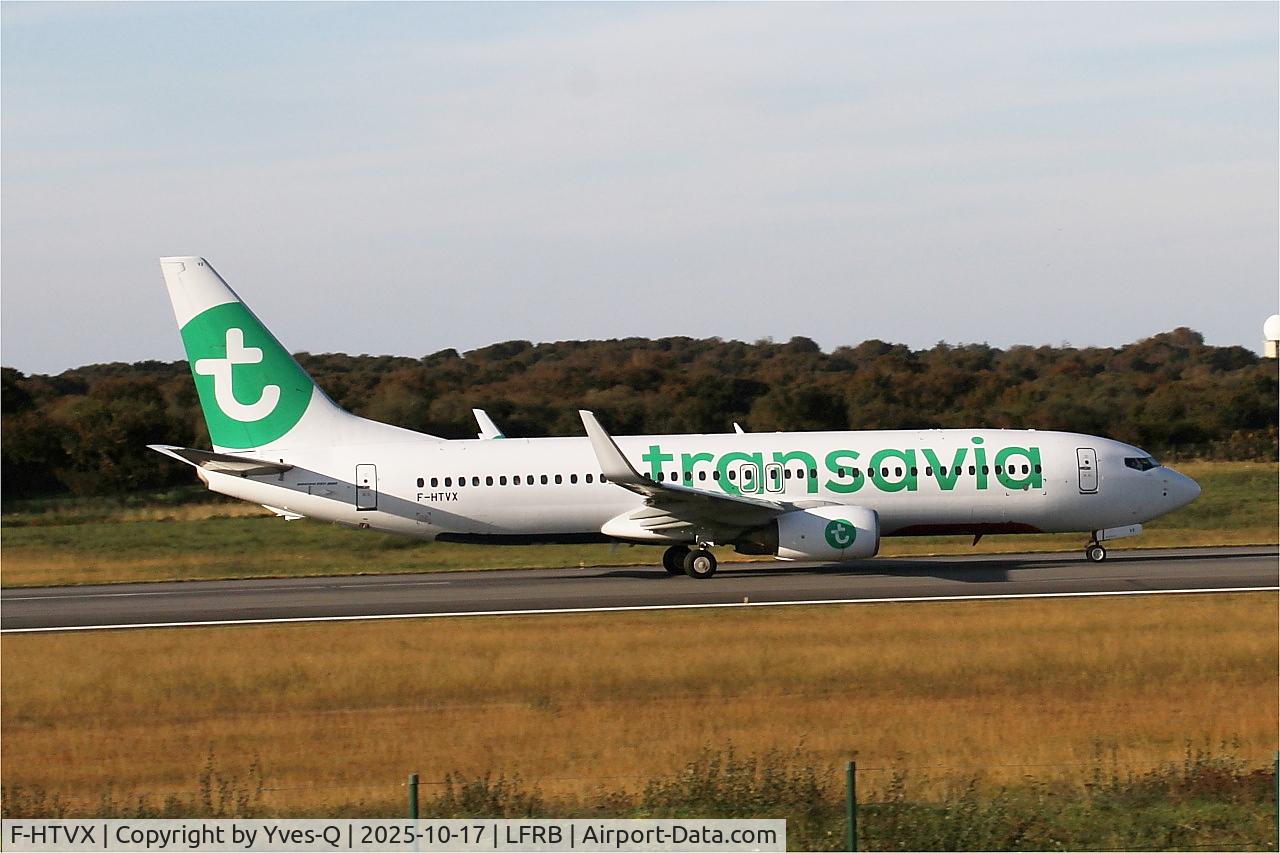 Aircraft F-HTVX, 2013 Boeing 737-8JP, c/n 39020, Boeing 737-8JP, Take off run rwy 07R, Brest-Bretagne airport (LFRB-BES), at LFRB, photo by Yves-Q
