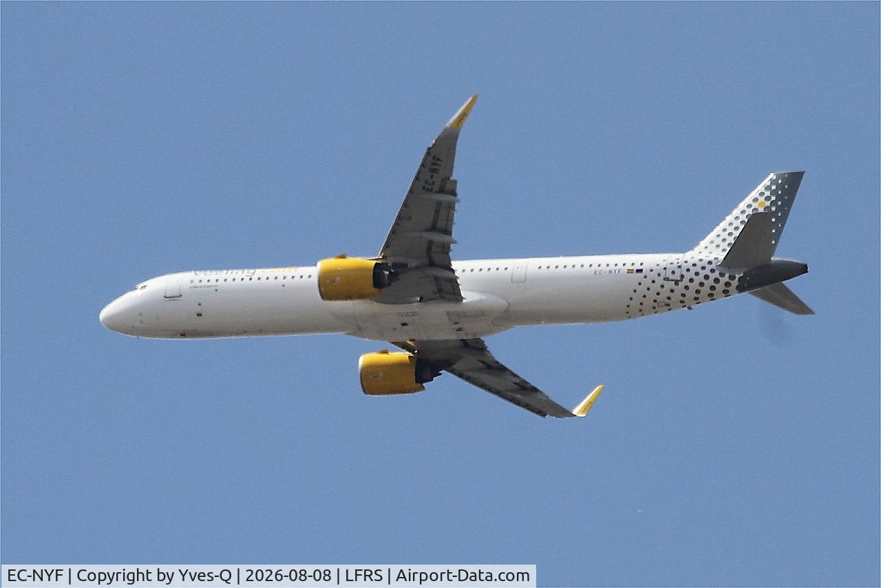 Aircraft EC-NYF, Airbus 321-271NX, c/n 11377, Airbus 321-271NX, long approach rwy 21, Nantes-Atlantique airport (LFRS-NTE), at LFRS, photo by Yves-Q
