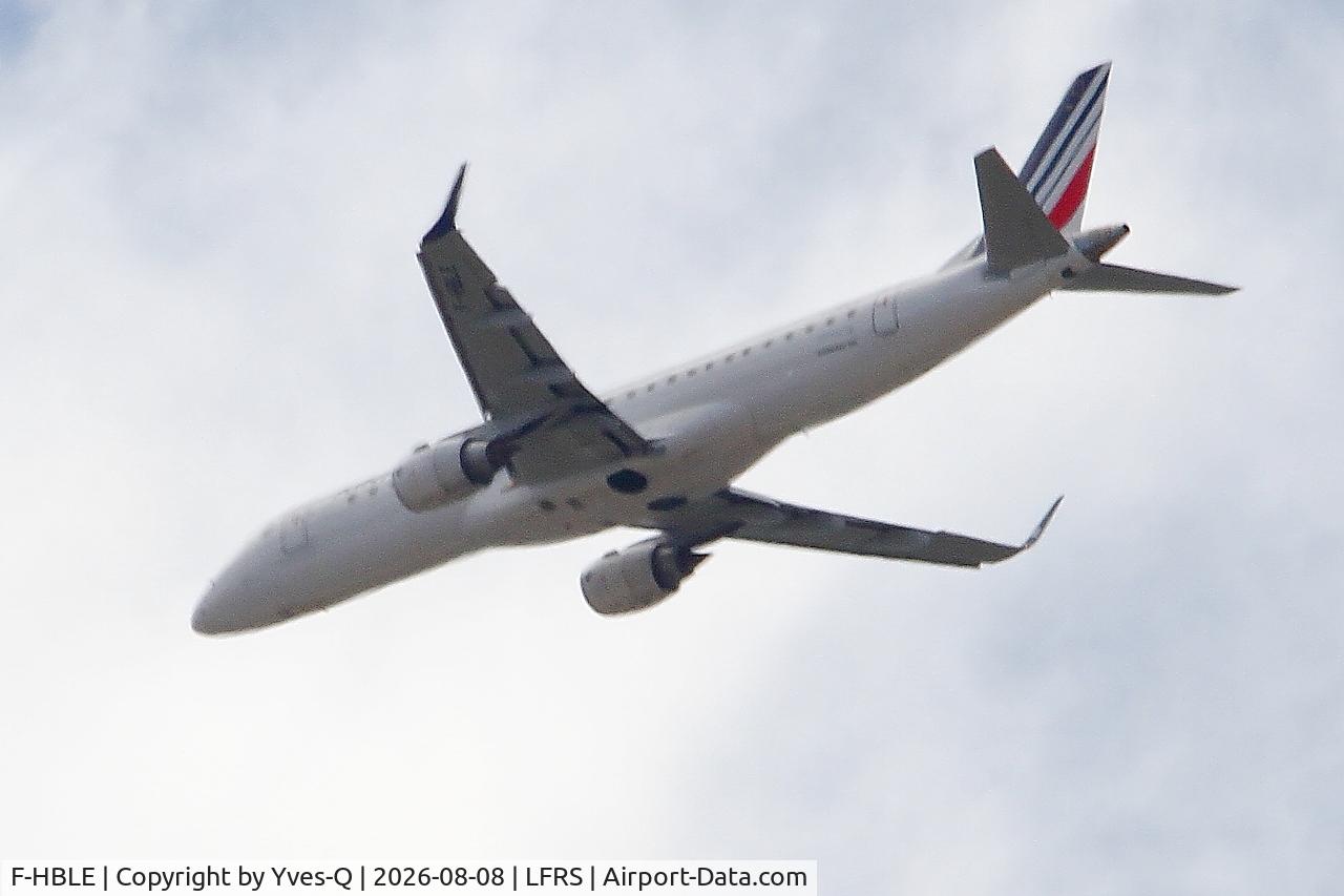 Aircraft F-HBLE, 2007 Embraer 190LR (ERJ-190-100LR), c/n 19000123, Embraer 190LR, long approach rwy 21, Nantes-Atlantique airport (LFRS-NTE), at LFRS, photo by Yves-Q