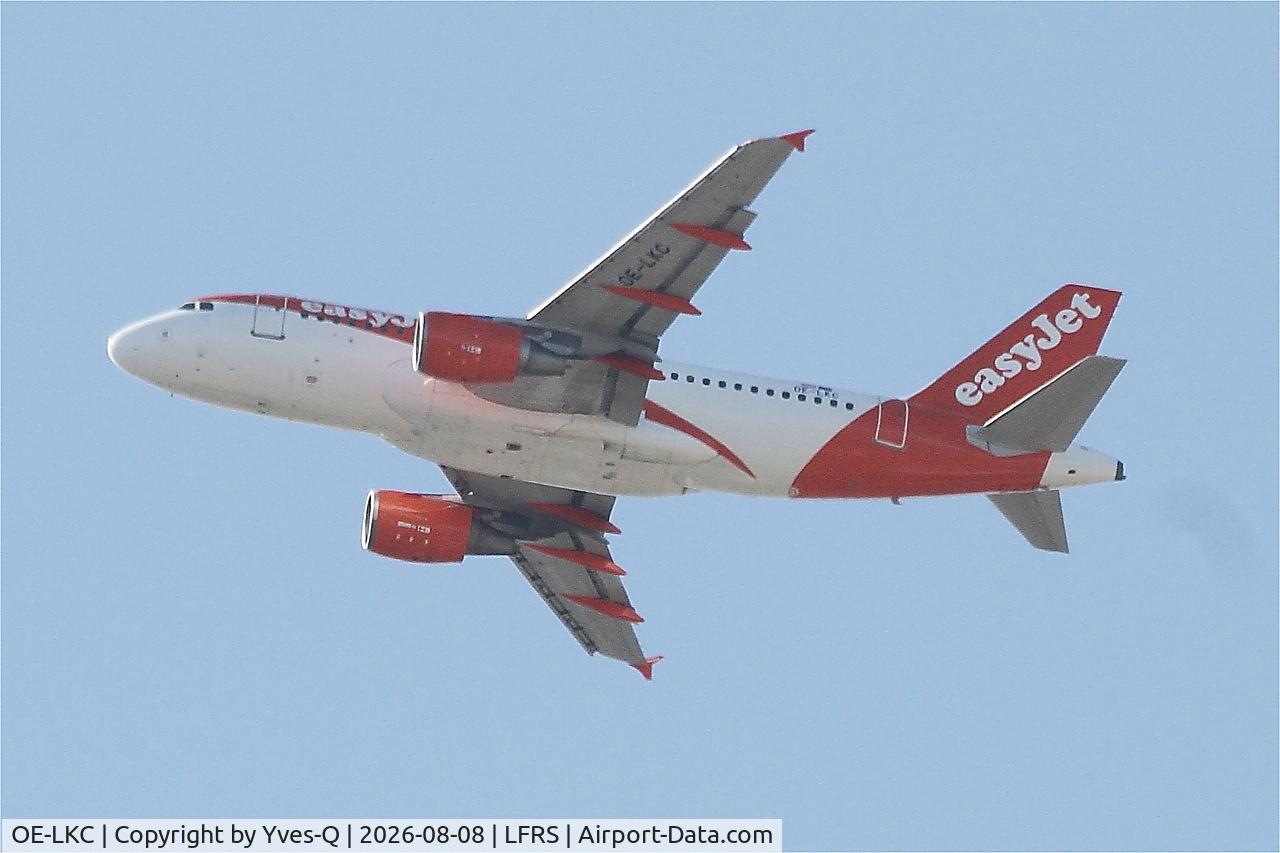 Aircraft OE-LKC, 2009 Airbus A319-111, c/n 4056, Airbus A319-111, Climbing from rwy 03, Nantes-Atlantique airport (LFRS-NTE), at LFRS, photo by Yves-Q