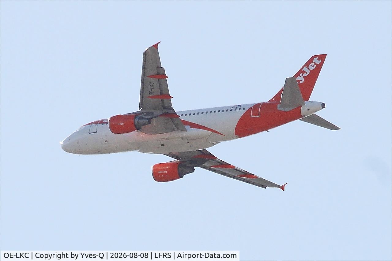 Aircraft OE-LKC, 2009 Airbus A319-111, c/n 4056, Airbus A319-111, Climbing from rwy 03, Nantes-Atlantique airport (LFRS-NTE), at LFRS, photo by Yves-Q