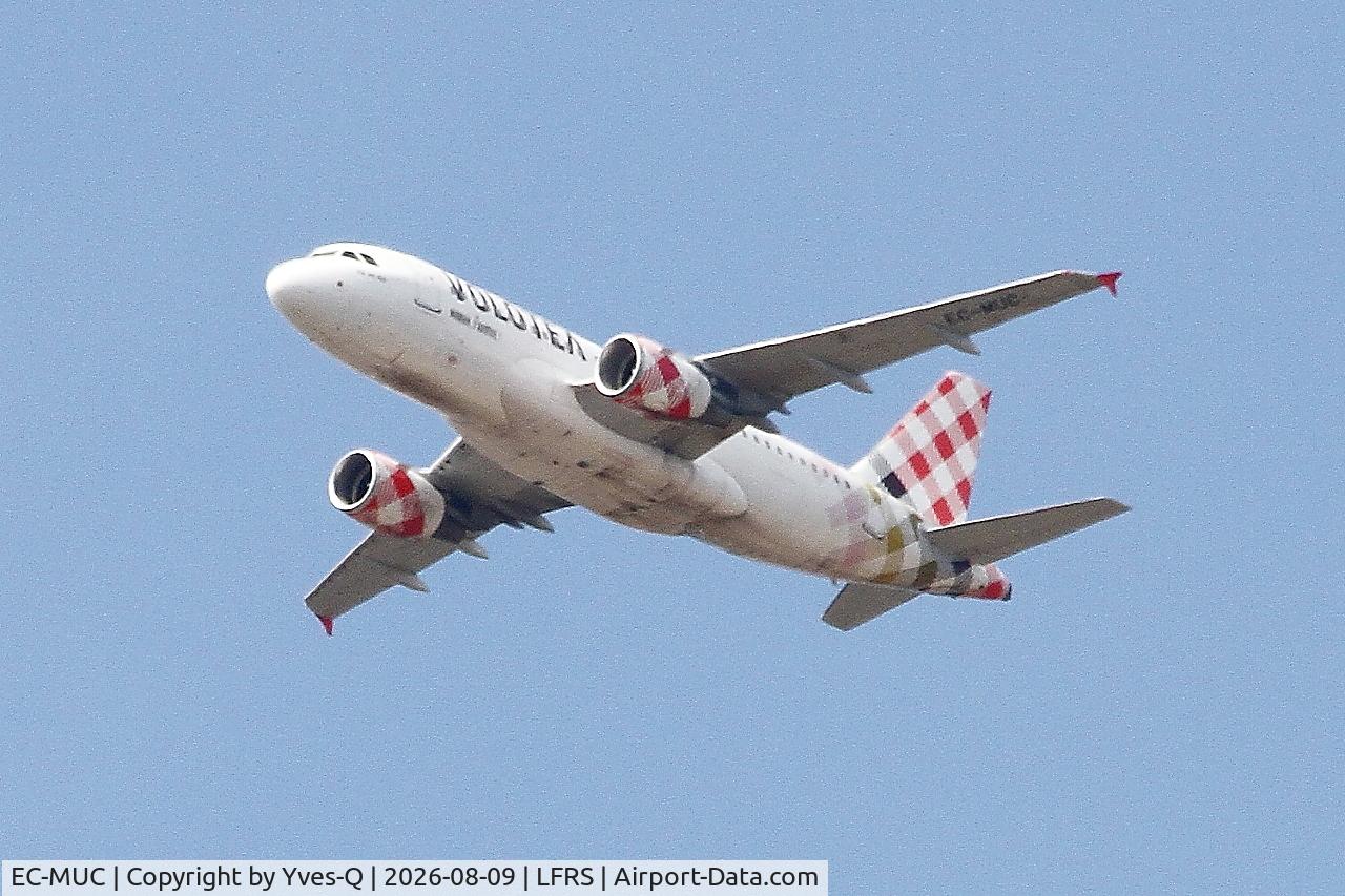 Aircraft EC-MUC, 2004 Airbus A319-111, c/n 2122, Airbus A319-111, Climbing from rwy 03, Nantes-Atlantique airport (LFRS-NTE), at LFRS, photo by Yves-Q