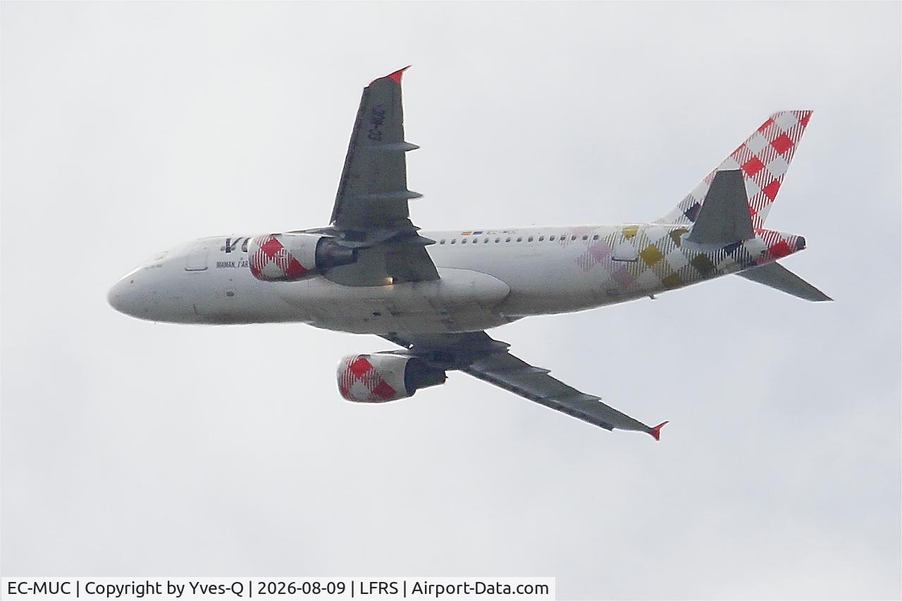 Aircraft EC-MUC, 2004 Airbus A319-111, c/n 2122, Airbus A319-111, Climbing from rwy 03, Nantes-Atlantique airport (LFRS-NTE), at LFRS, photo by Yves-Q