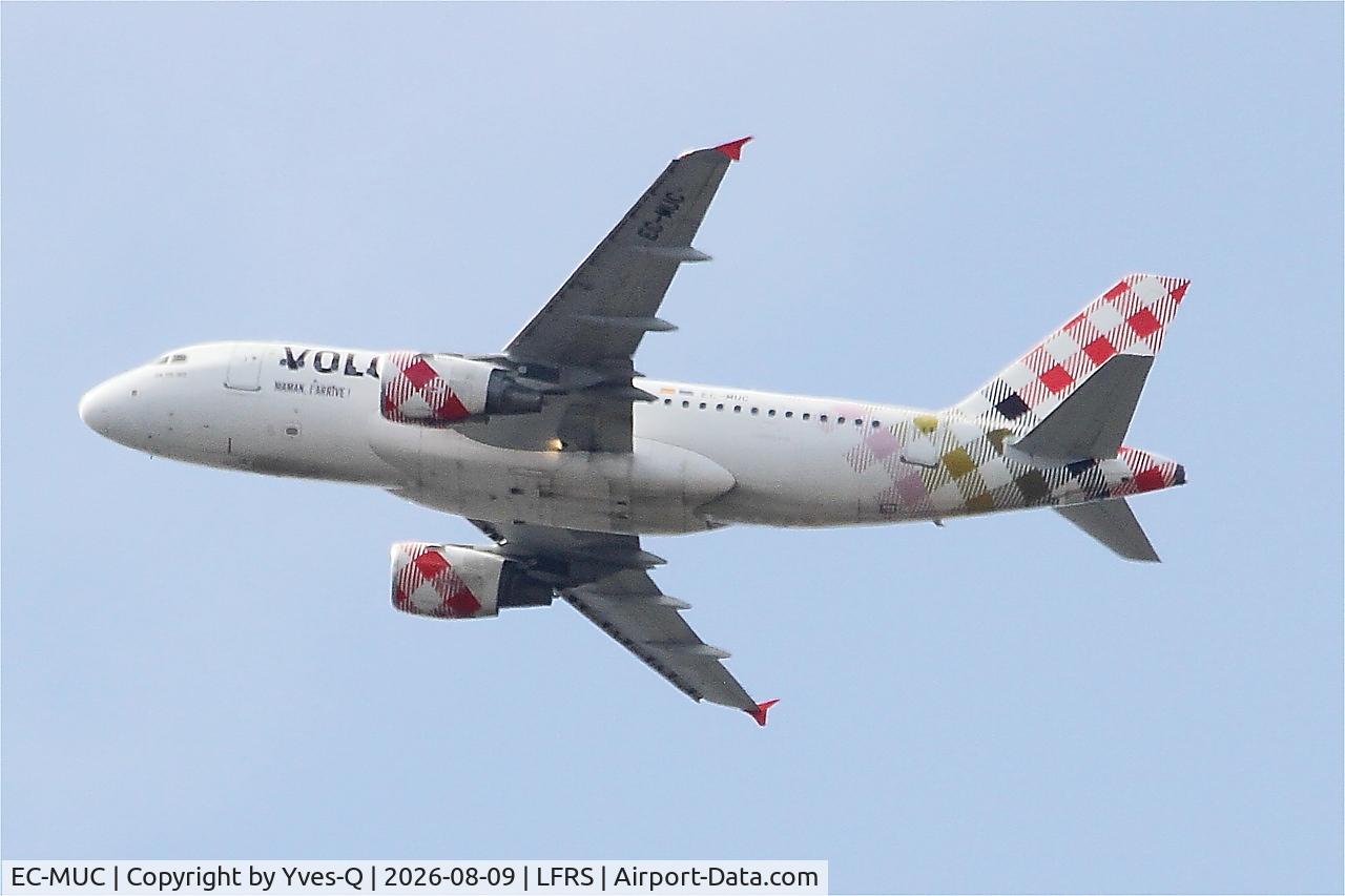 Aircraft EC-MUC, 2004 Airbus A319-111, c/n 2122, Airbus A319-111, Climbing from rwy 03, Nantes-Atlantique airport (LFRS-NTE), at LFRS, photo by Yves-Q