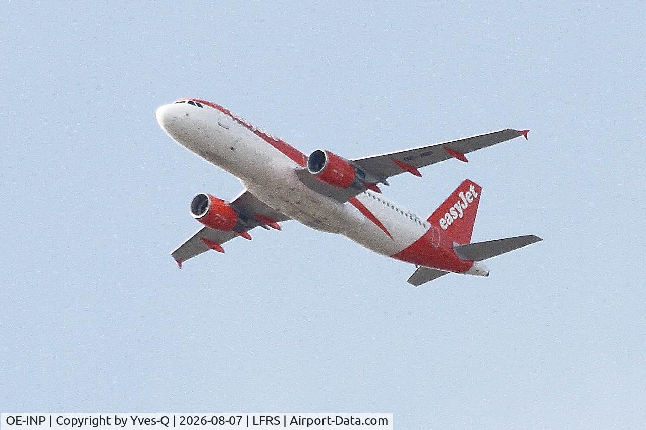 Aircraft OE-INP, 2009 Airbus A320-214, c/n 3913, Airbus A320-214, long approach rwy 21, Nantes-Atlantique airport (LFRS-NTE), at LFRS, photo by Yves-Q