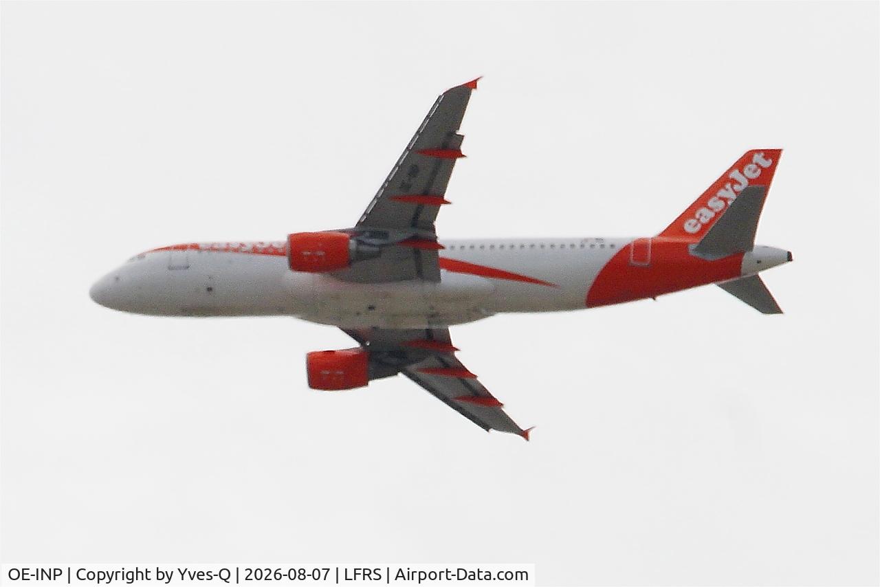Aircraft OE-INP, 2009 Airbus A320-214, c/n 3913, Airbus A320-214, long approach rwy 21, Nantes-Atlantique airport (LFRS-NTE), at LFRS, photo by Yves-Q