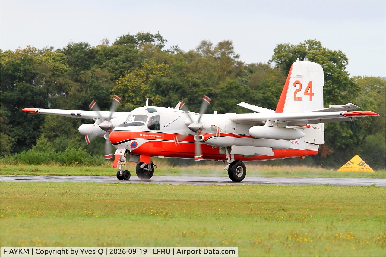 Aircraft F-AYKM, Grumman Conair S-2T Turbo Firecat, c/n 461/021, Grumman Conair S-2T Turbo Firecat, Taxiing rwy 22, Morlaix-Ploujean airport (LFRU-MXN), at LFRU, photo by Yves-Q