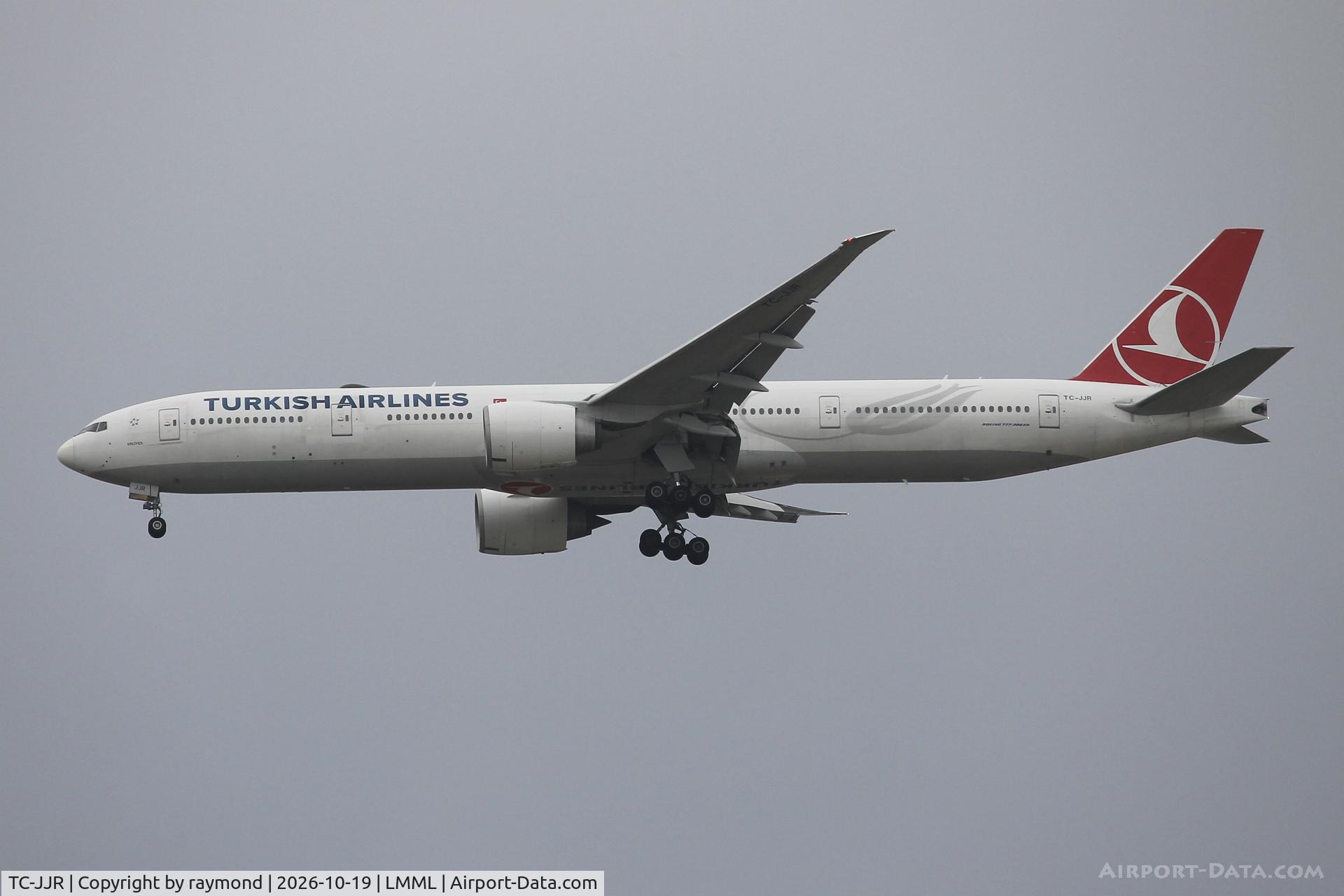 Aircraft TC-JJR, 2014 Boeing 777-3F2/ER, c/n 44116 l/n 1214, Boeing 777-3F2/ER reg TC-JJR of Turkish Airlines approaching RW13 Malta., at LMML, photo by raymond