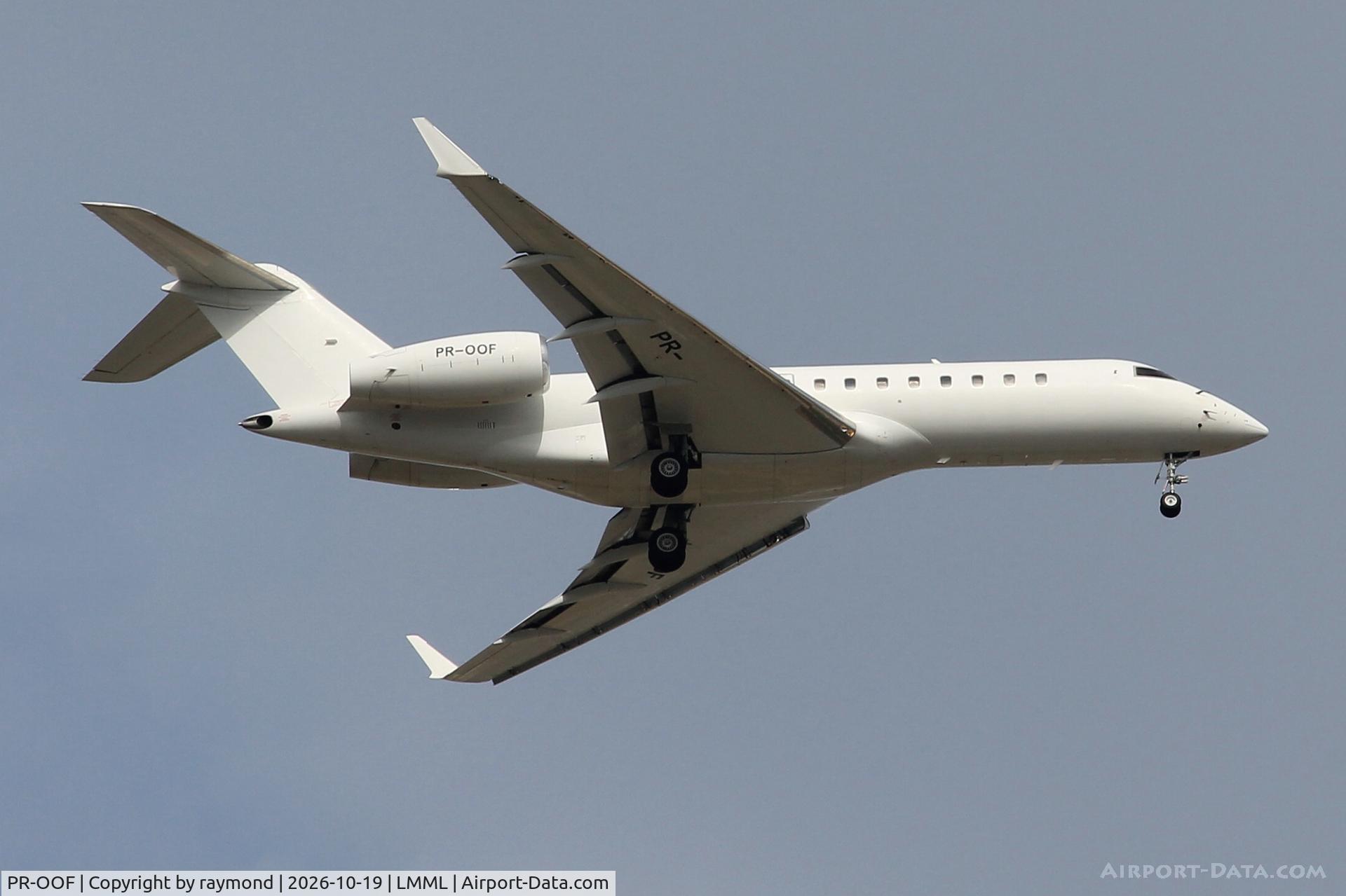 Aircraft PR-OOF, 2015 Bombardier BD-700-1A10 Global 6000, c/n 9048, Bombardier BD-700-1A10 Global 6000 reg PR-OOF (Private) approaching RW13 MLA., at LMML, photo by raymond
