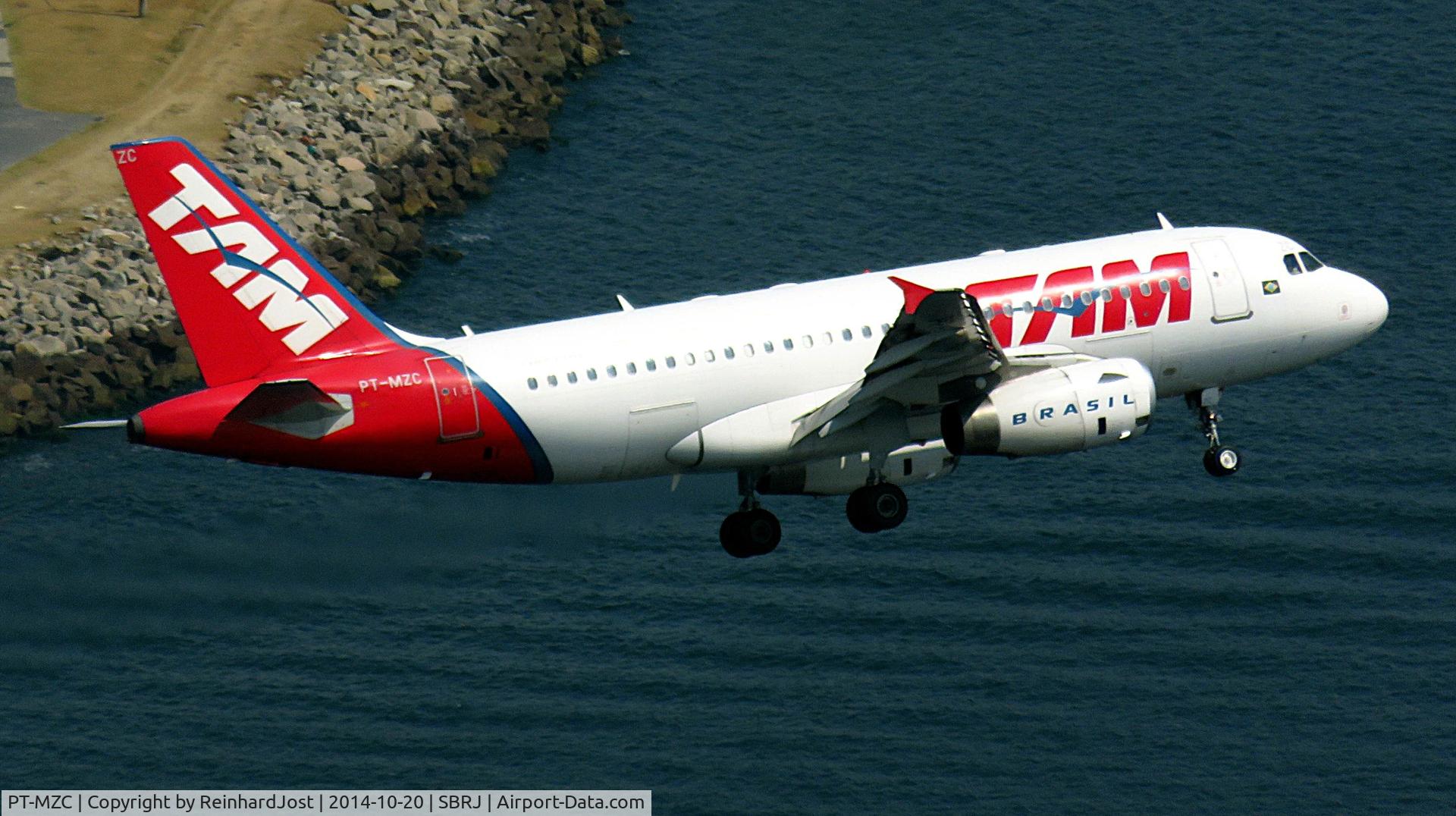 Aircraft PT-MZC, 1999 Airbus A319-132, c/n 1092, A319 of TAM Brasil turning final for Santos Dumont Airport, Rio de Janeiro, as seen from the Pao de Acucar, at SBRJ, photo by ReinhardJost