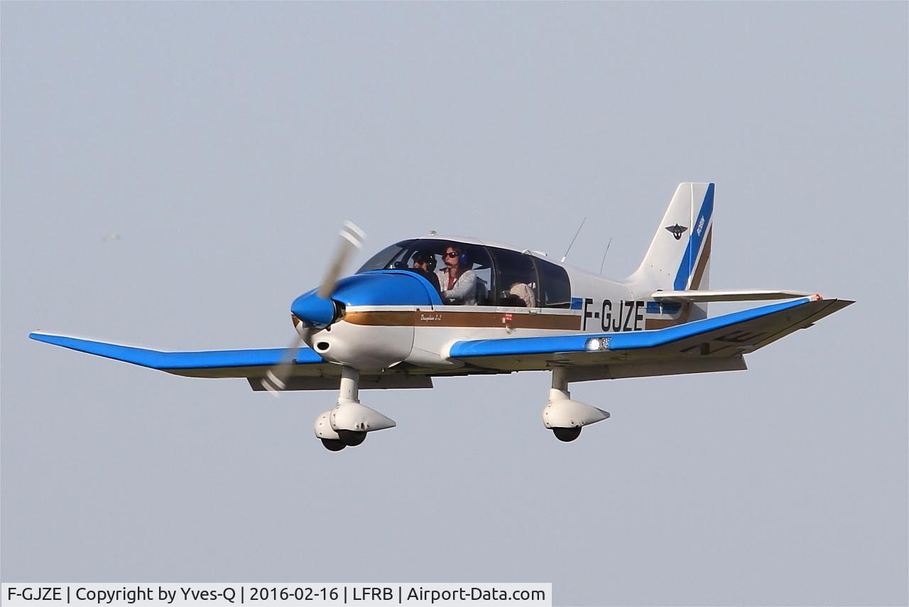 Aircraft F-GJZE, Robin DR-400-120 Petit Prince, c/n 2005, Robin DR-400-120, On final rwy 25L, Brest-Bretagne airport (LFRB-BES), at LFRB, photo by Yves-Q