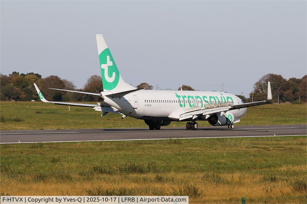 Aircraft F-HTVX, 2013 Boeing 737-8JP, c/n 39020, Boeing 737-8K2, Landing rwy 07R, Brest-Bretagne airport (LFRB-BES), at LFRB, photo by Yves-Q