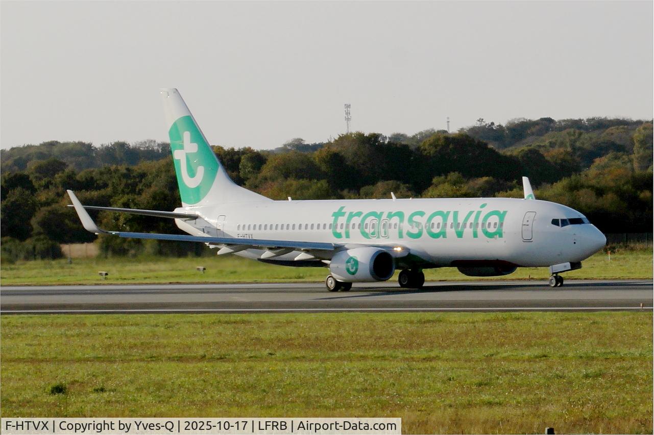 Aircraft F-HTVX, 2013 Boeing 737-8JP, c/n 39020, Boeing 737-8JP, Take off run rwy 07R, Brest-Bretagne airport (LFRB-BES), at LFRB, photo by Yves-Q