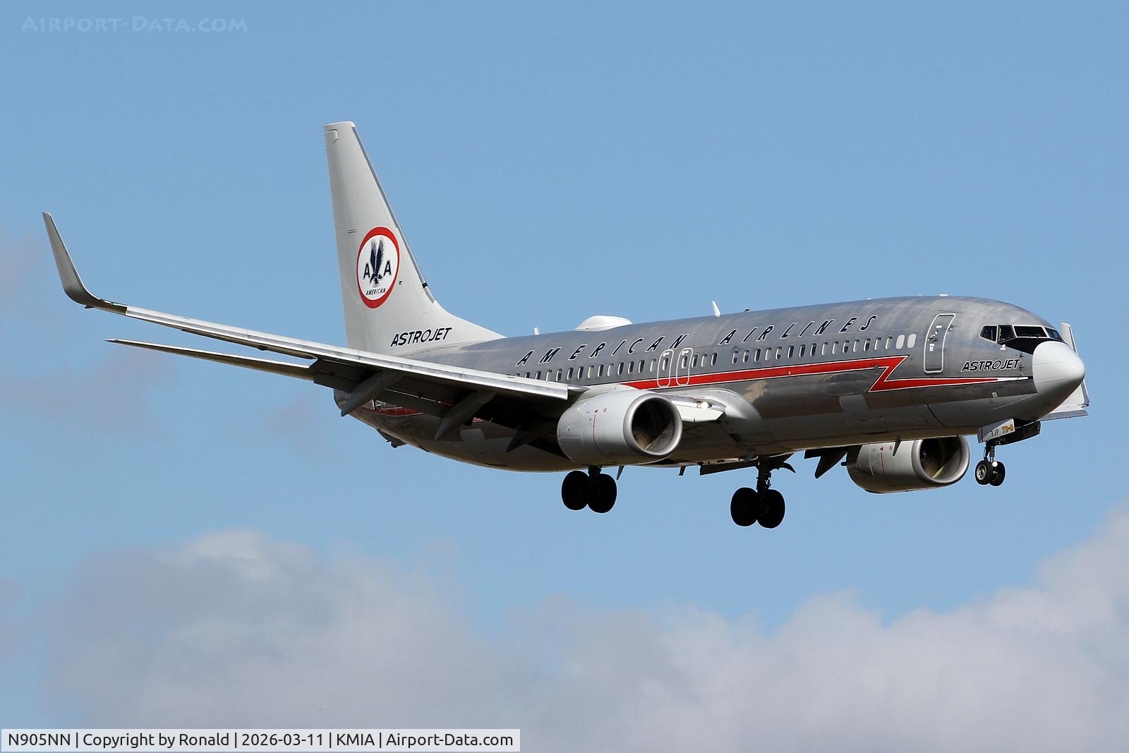Aircraft N905NN, 2012 Boeing 737-823, c/n 31156 l/n 4210, at mia, at KMIA, photo by Ronald