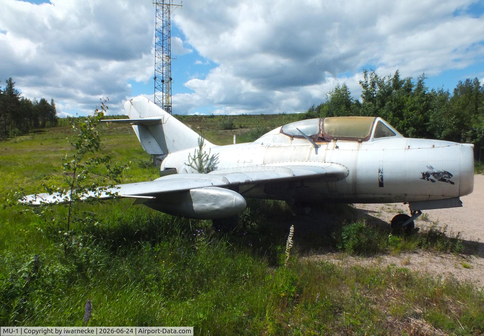 Aircraft MU-1, Mikoyan-Gurevich MiG-15UTI, c/n 922221, Mikoyan i Gurevich MiG-15UTI MIDGET at the Hallinportti Ilmailumuseo (Halli Aviation Museum), Halli-Kuorevesi, photo by iwarnecke