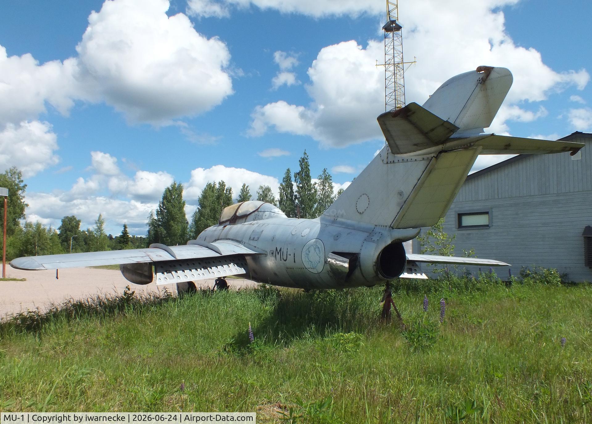 Aircraft MU-1, Mikoyan-Gurevich MiG-15UTI, c/n 922221, Mikoyan i Gurevich MiG-15UTI MIDGET at the Hallinportti Ilmailumuseo (Halli Aviation Museum), Halli-Kuorevesi, photo by iwarnecke