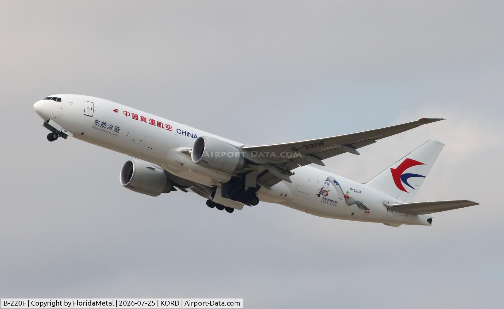 Aircraft B-220F, Boeing 777-F6N, c/n 66624, CKK 77L zx ord-pvg, at KORD, photo by FloridaMetal