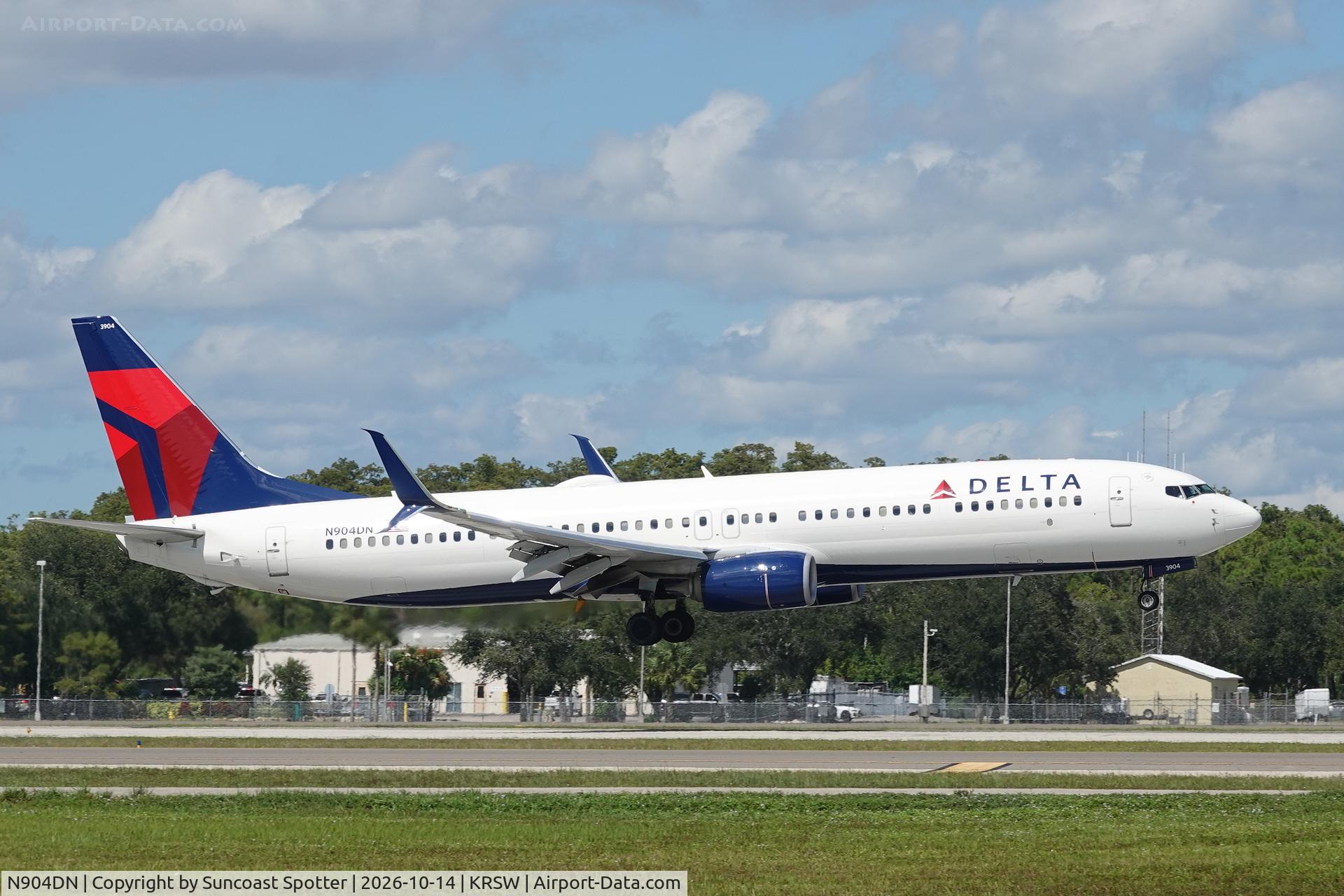 Aircraft N904DN, 2018 Boeing 737-932ER, c/n 32008 l/n 7171, Delta 1055 arrives at Southwest Florida International Airport following flight from Detroit Metro Airport, at KRSW, photo by Suncoast Spotter