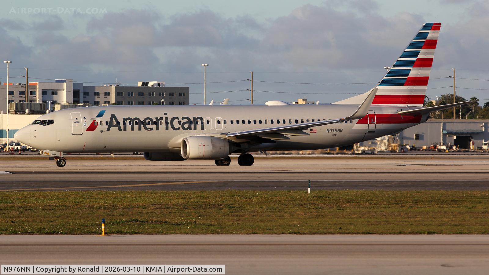 Aircraft N976NN, 2015 Boeing 737-832, c/n 33243 l/n 5521, at mia, at KMIA, photo by Ronald