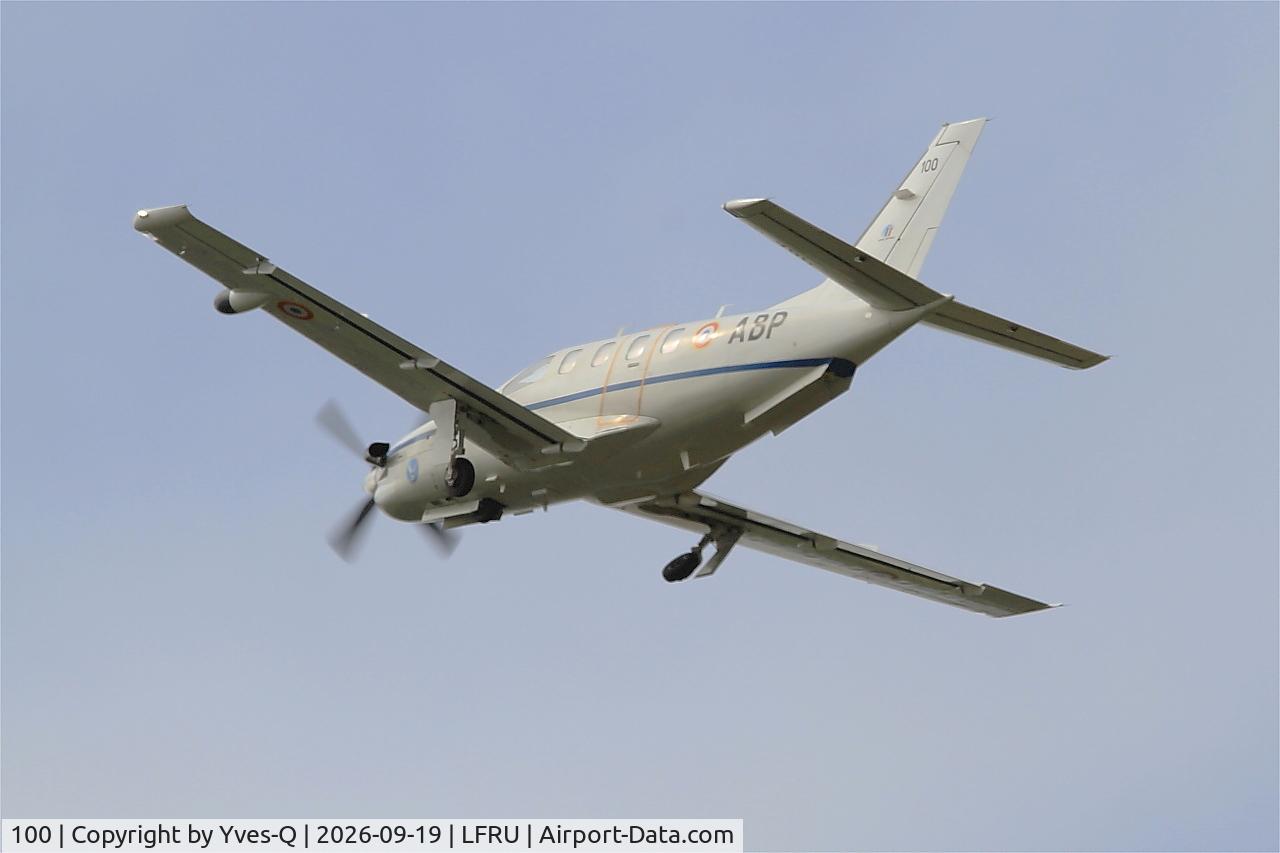 Aircraft 100, Socata TBM-700, c/n 100, Socata TBM-700, On display, Morlaix-Ploujean airport (LFRU-MXN), at LFRU, photo by Yves-Q