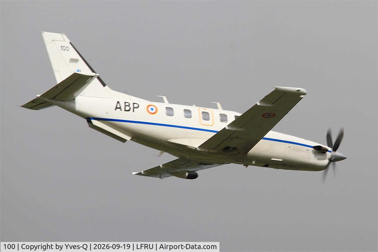 Aircraft 100, Socata TBM-700, c/n 100, Socata TBM-700, On display, Morlaix-Ploujean airport (LFRU-MXN), at LFRU, photo by Yves-Q