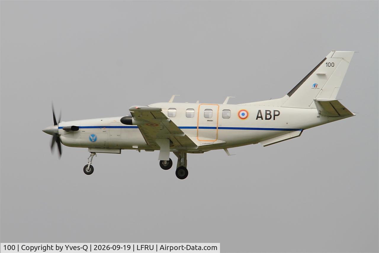 Aircraft 100, Socata TBM-700, c/n 100, Socata TBM-700, On display, Morlaix-Ploujean airport (LFRU-MXN), at LFRU, photo by Yves-Q