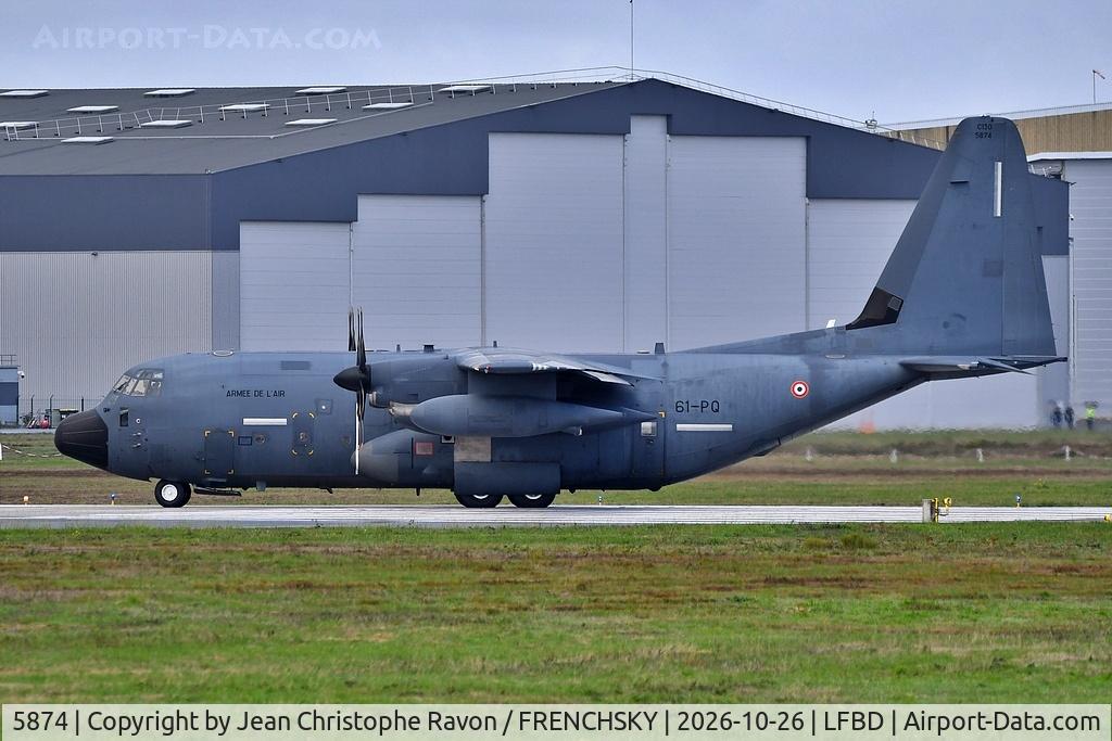 Aircraft 5874, Lockheed Martin KC-130J Hercules Hercules, c/n 5874, Bordeaux (BOD) Evreux (EVX) CTM1219, at LFBD, photo by Jean Christophe Ravon / FRENCHSKY