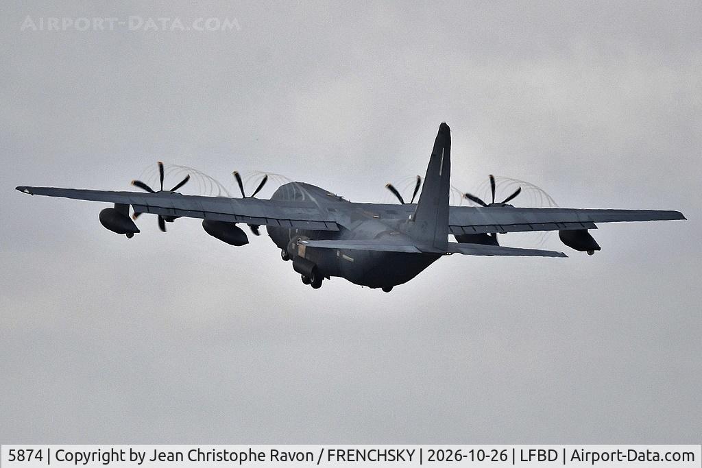 Aircraft 5874, Lockheed Martin KC-130J Hercules Hercules, c/n 5874, Bordeaux (BOD) Evreux (EVX) CTM1219, at LFBD, photo by Jean Christophe Ravon / FRENCHSKY