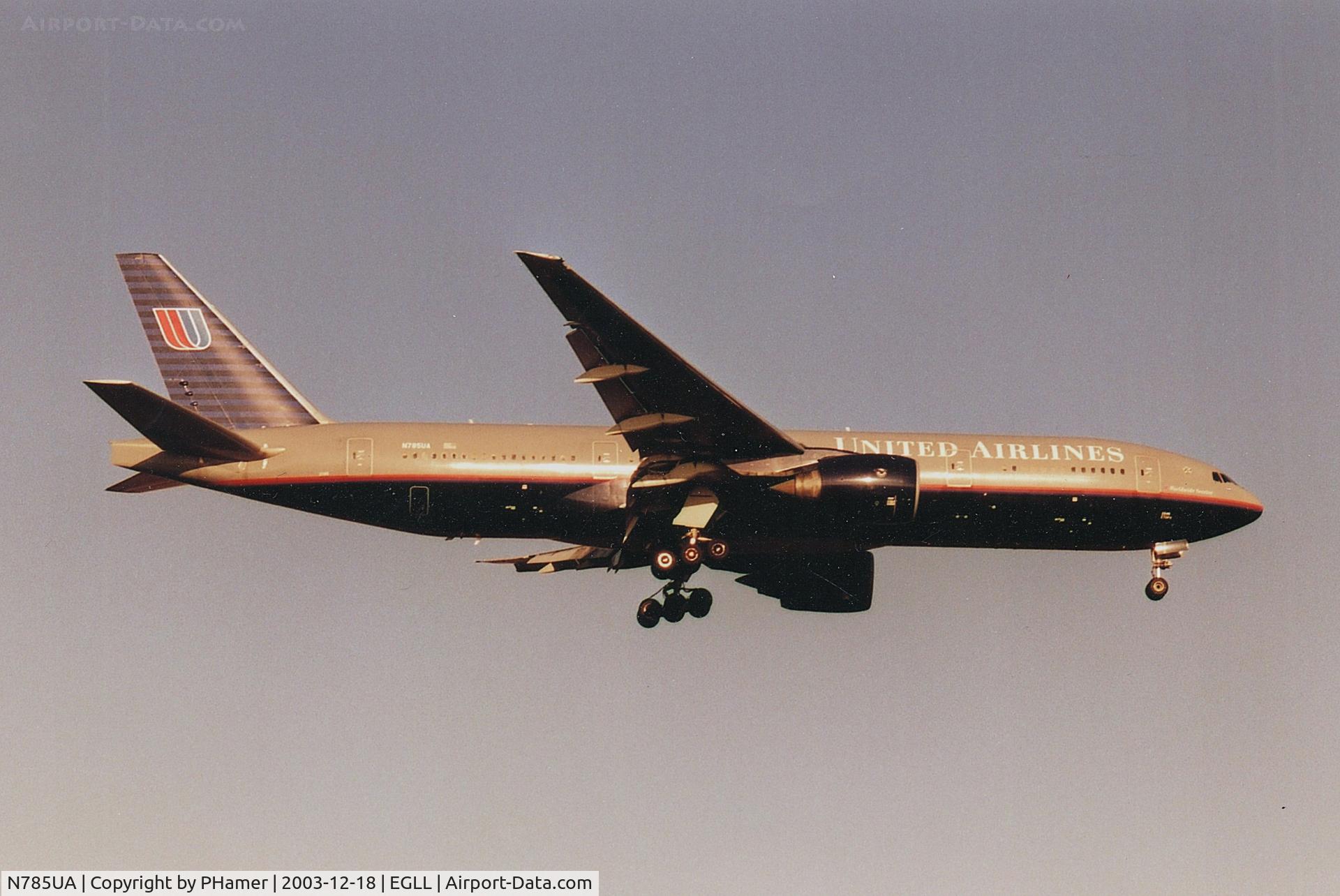 Aircraft N785UA, 1997 Boeing 777-222, c/n 26954, Heathrow, at EGLL, photo by PHamer