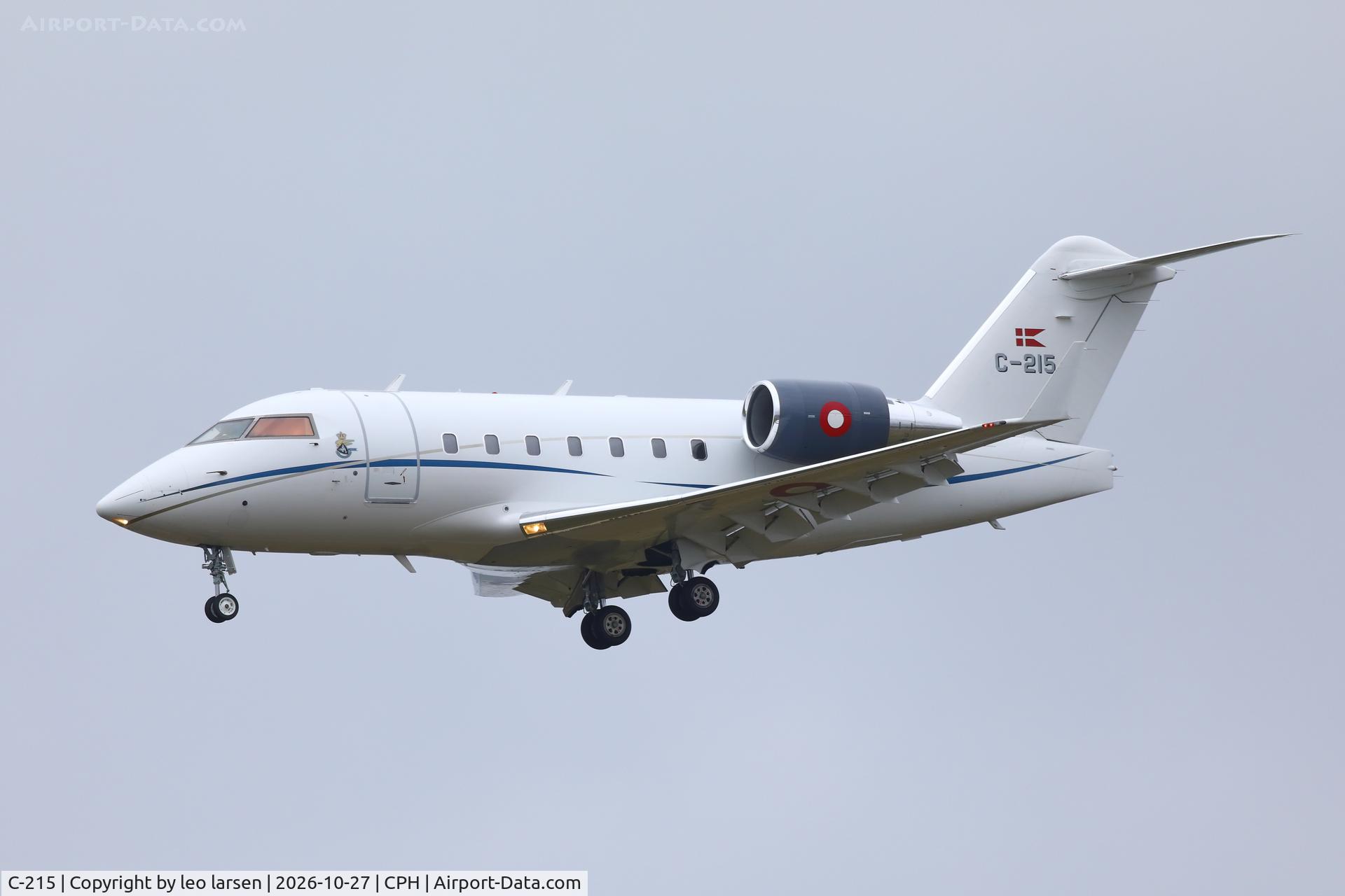 Aircraft C-215, 2001 Bombardier Challenger 604 (CL-600-2B16), c/n 5515, Copenhagen 27.10.2026, at CPH, photo by leo larsen