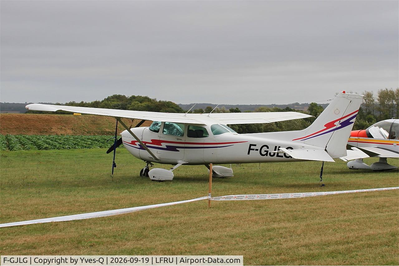 Aircraft F-GJLG, 1981 Cessna 172P II, c/n 17275063, Cessna 172P II, Static display, Morlaix-Ploujean airport (LFRU-MXN), at LFRU, photo by Yves-Q