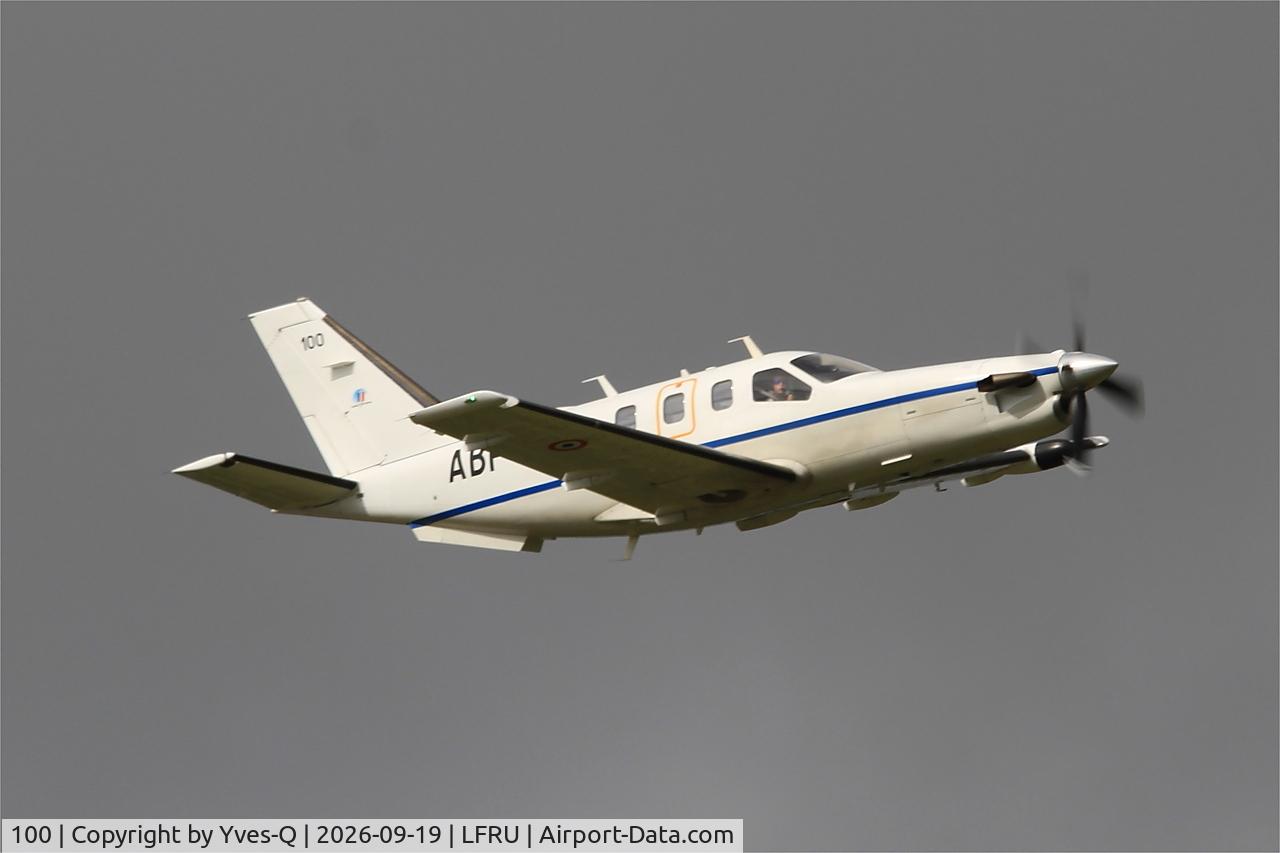 Aircraft 100, Socata TBM-700, c/n 100, BRM Aero Bristell XL8, Static display, Morlaix-Ploujean airport (LFRU-MXN), at LFRU, photo by Yves-Q