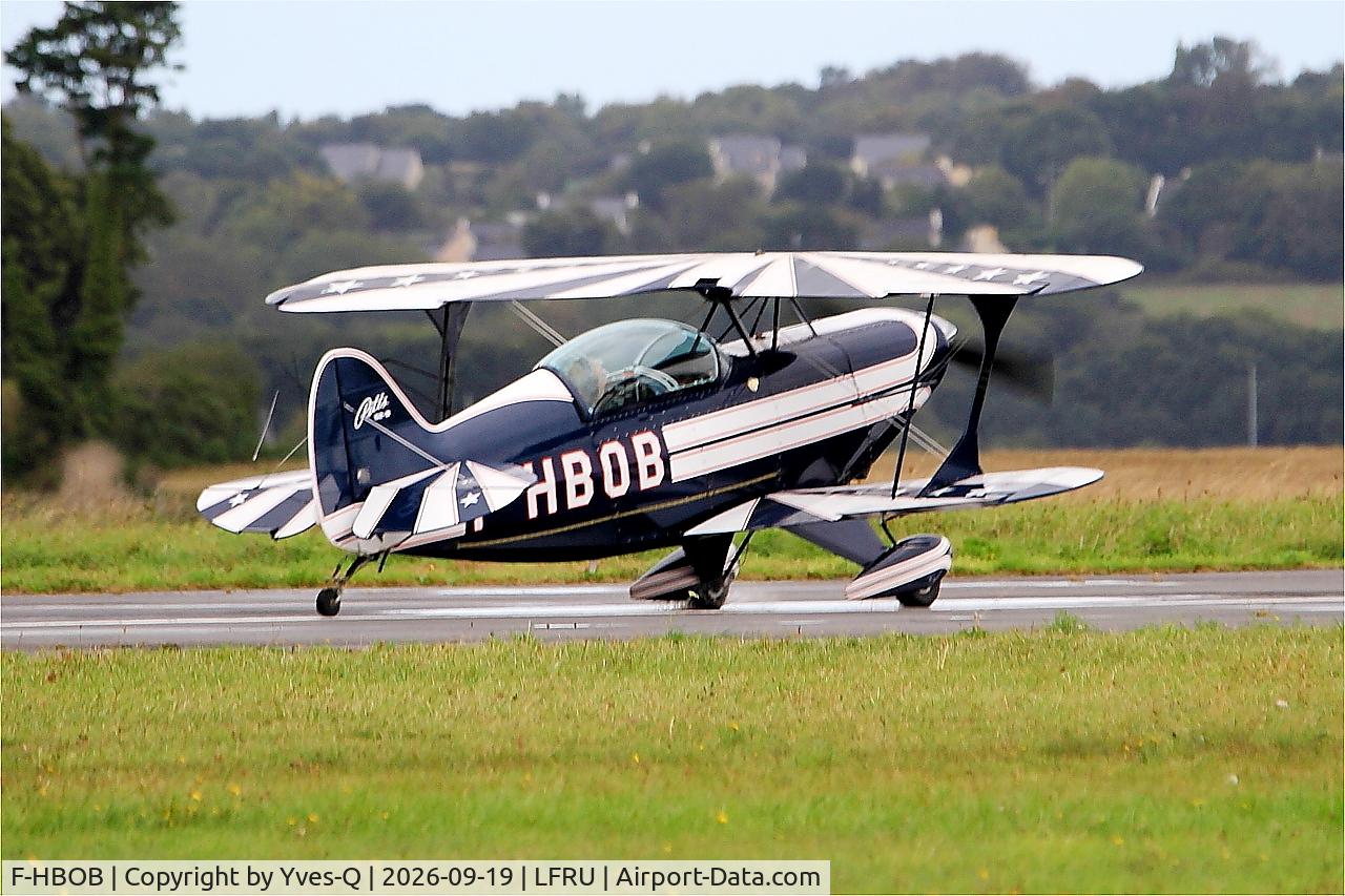Aircraft F-HBOB, 1983 Aviat Pitts S-2B Special, c/n 5289, Aviat Pitts S-2B, Taxiing rwy 04, Morlaix-Ploujean airport (LFRU-MXN), at LFRU, photo by Yves-Q