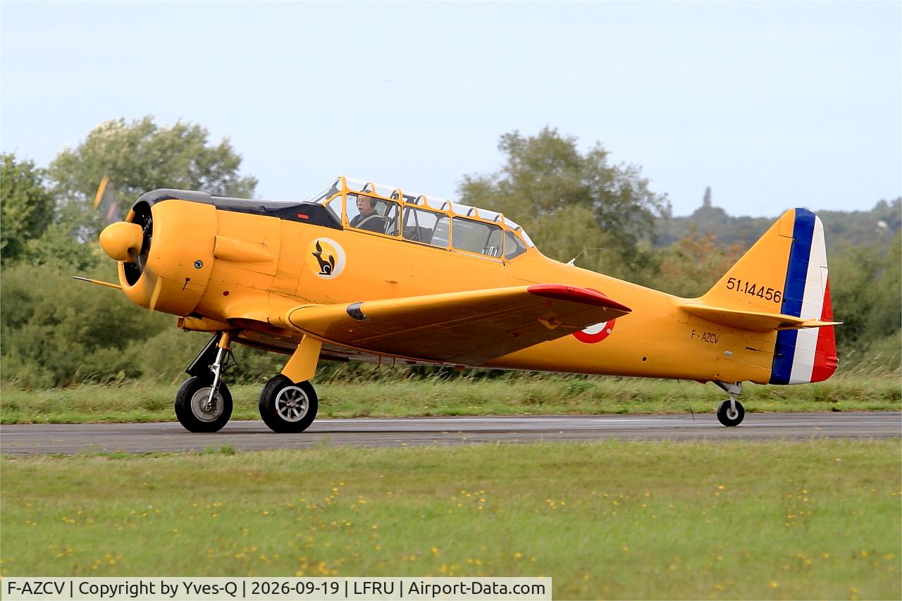 Aircraft F-AZCV, 1951 North American T-6G Texan, c/n 182-143, North American T-6G Texan, Taxiing rwy 22, Morlaix-Ploujean airport (LFRU-MXN), at LFRU, photo by Yves-Q