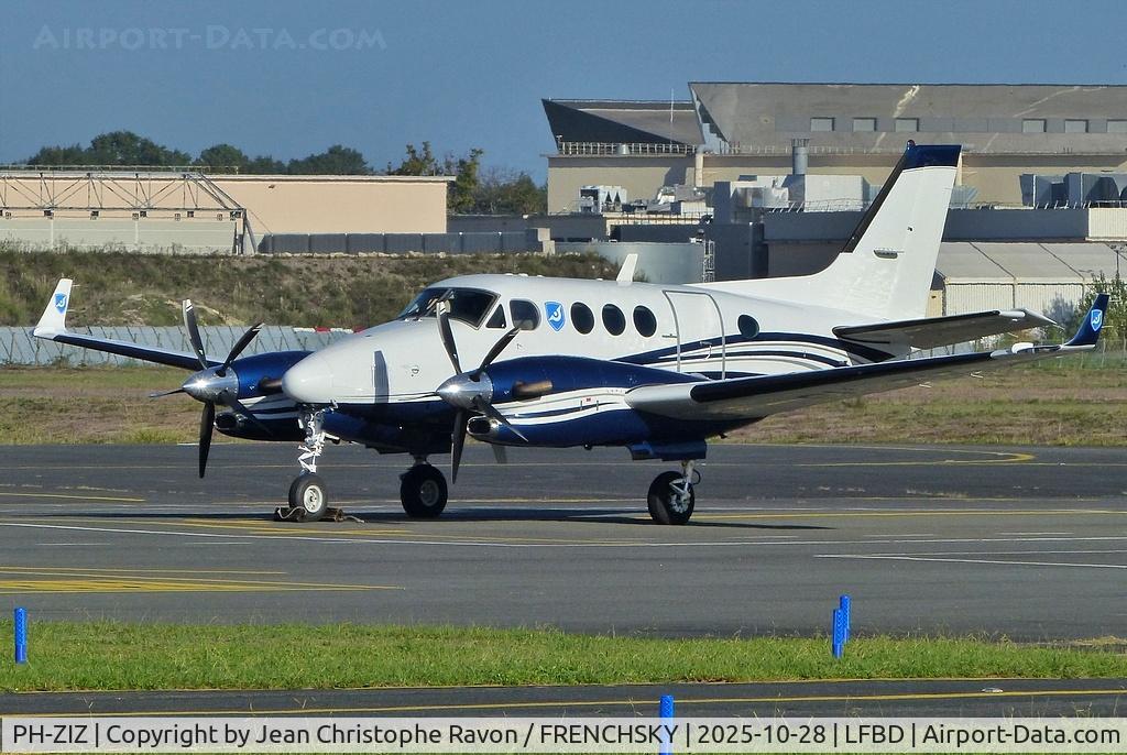Aircraft PH-ZIZ, 1991 Beech King Air C90A, c/n LJ-1276, Zeusch Aviation B.V., at LFBD, photo by Jean Christophe Ravon / FRENCHSKY