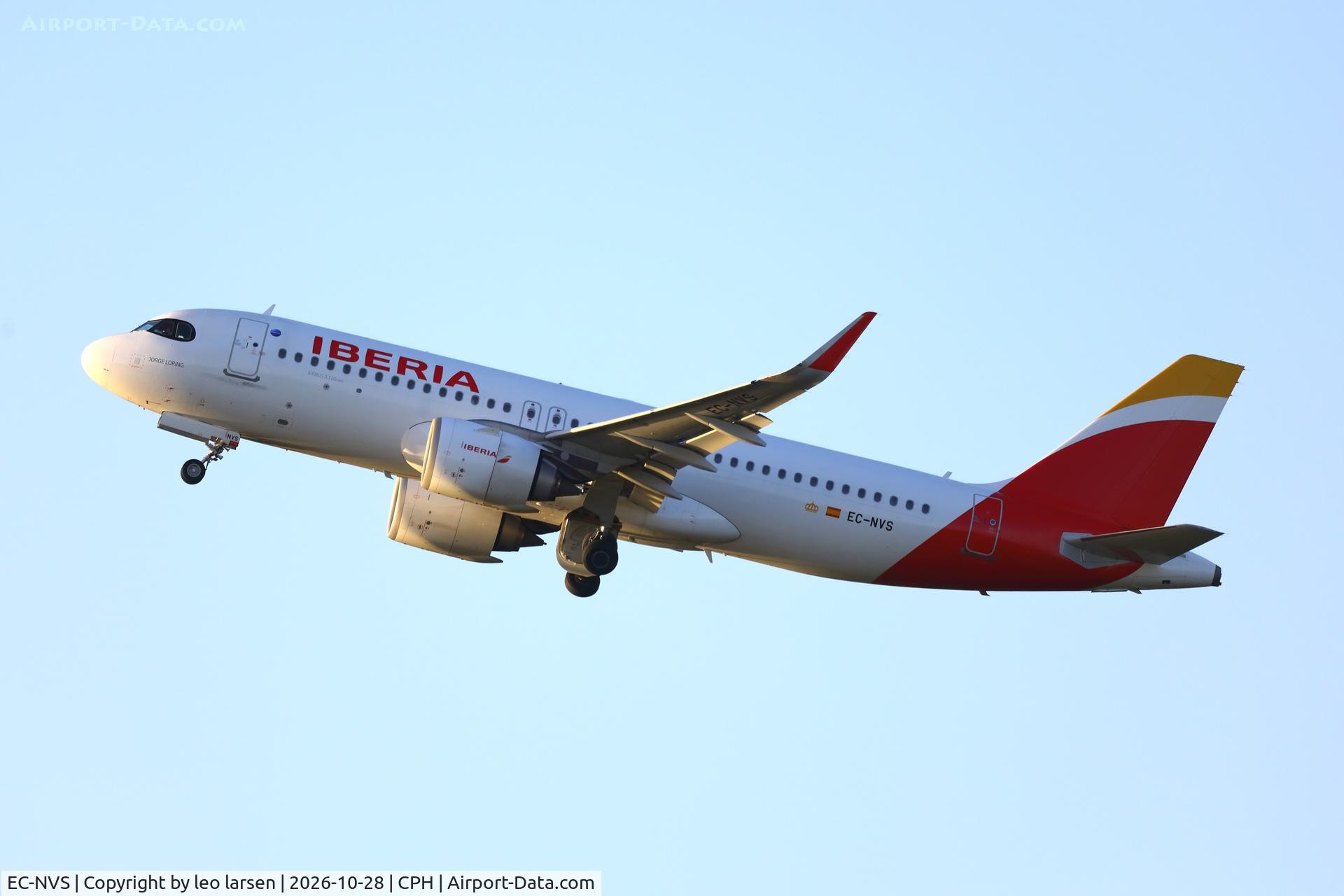 Aircraft EC-NVS, 2022 Airbus A320-251N, c/n 11035, VCopenhagen 28.10.2026, at CPH, photo by leo larsen