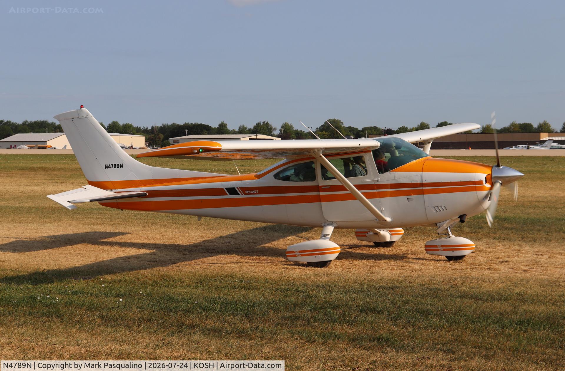 Aircraft N4789N, 1980 Cessna 182Q Skylane, c/n 18267409, Cessna 182Q, at KOSH, photo by Mark Pasqualino