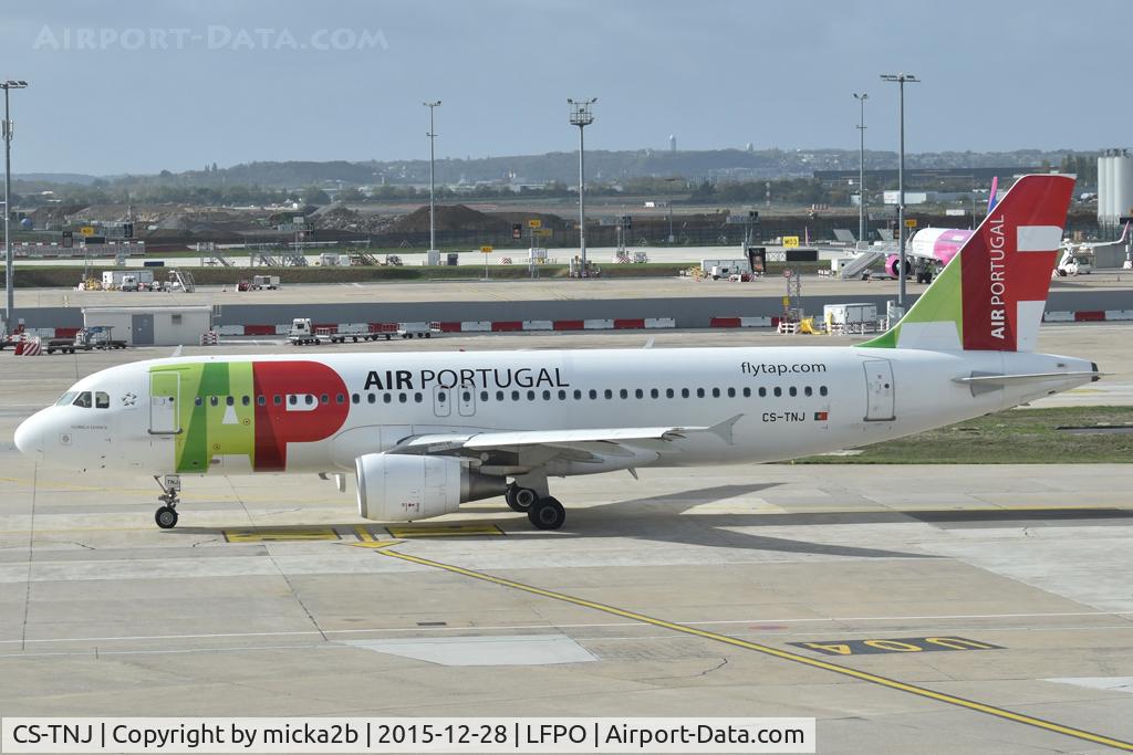 Aircraft CS-TNJ, 2000 Airbus A320-214, c/n 1181, Taxiing, at LFPO, photo by micka2b
