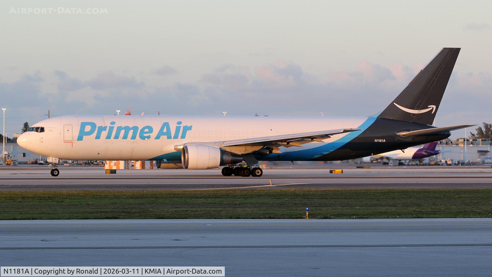 Aircraft N1181A, 1993 Boeing 767-3Y0/ER, c/n 26206 l/n 487, at mia, at KMIA, photo by Ronald
