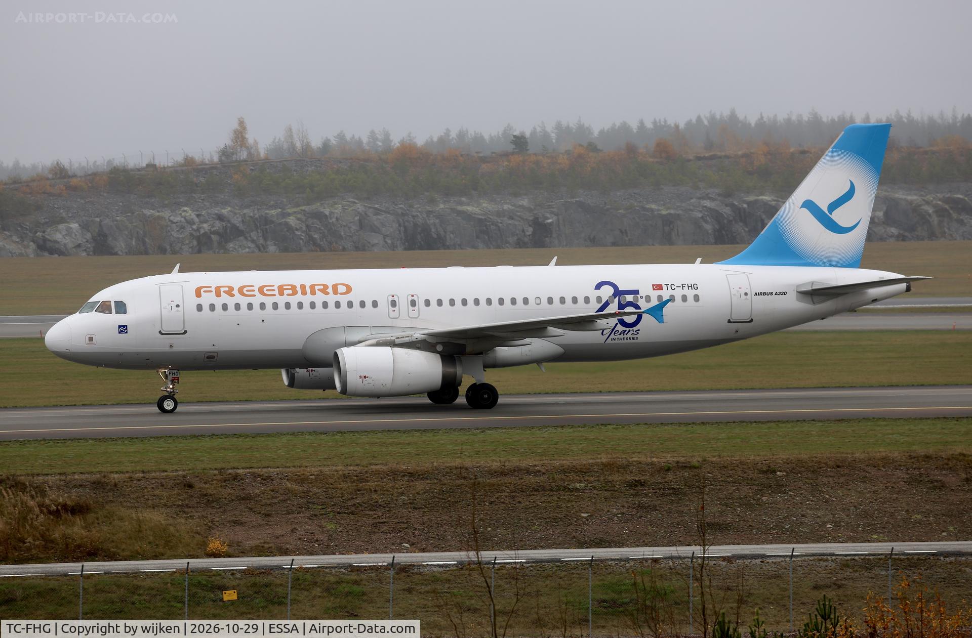 Aircraft TC-FHG, 2006 Airbus A320-232, c/n 2922, Twy W, at ESSA, photo by wijken