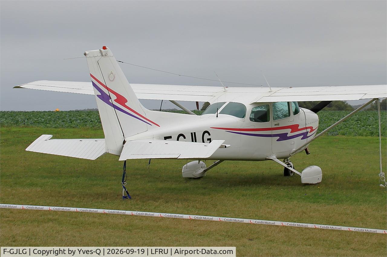 Aircraft F-GJLG, 1981 Cessna 172P II, c/n 17275063, Cessna 172P II, Static display, Morlaix-Ploujean airport (LFRU-MXN), at LFRU, photo by Yves-Q