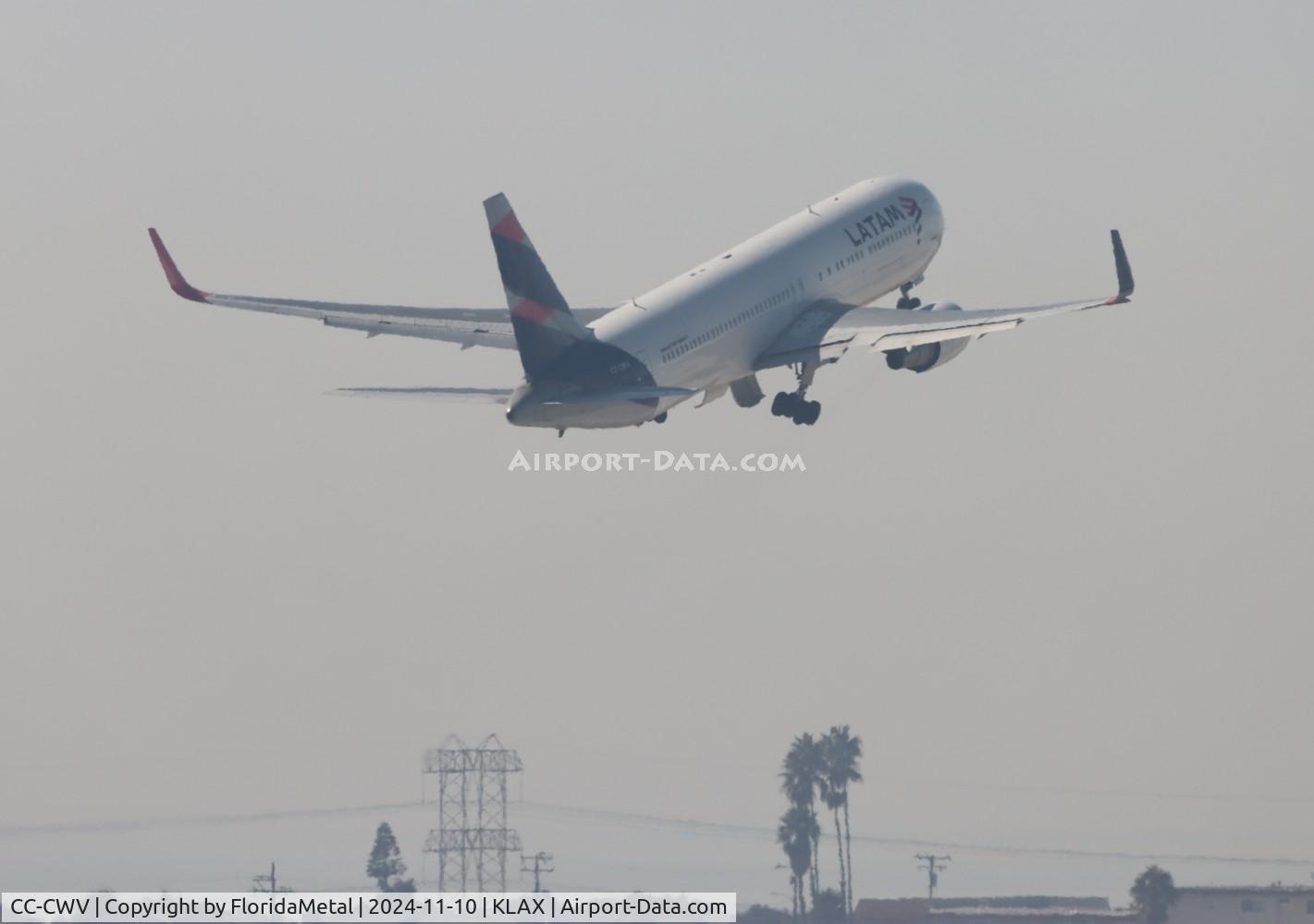 Aircraft CC-CWV, 2007 Boeing 767-316/ER, c/n 35230 l/n 955, LATAM 763 zx lax-lim, at KLAX, photo by FloridaMetal