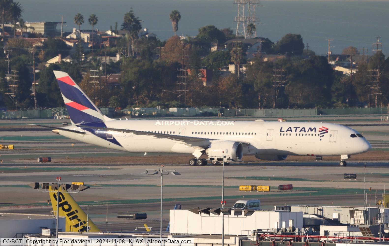 Aircraft CC-BGT, 2018 Boeing 787-9 Dreamliner, c/n 38893 l/n 680, LATAM 789 zx gru-lax, at KLAX, photo by FloridaMetal