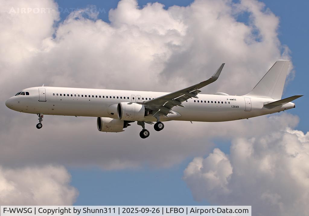 Aircraft F-WWSG, 2025 Airbus A321-271NX, c/n 12849, C/n 12849 - For Korean Air as HL8712, at LFBO, photo by Shunn311