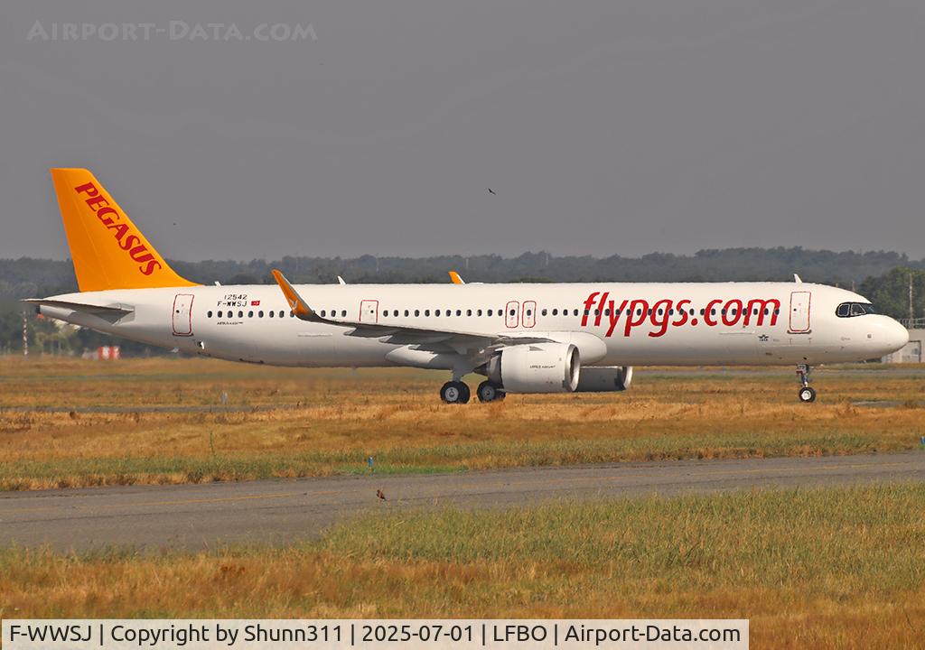 Aircraft F-WWSJ, 2025 Airbuss A321-251 NX, c/n 12542, C/n 12542 - To be TC-RFP, at LFBO, photo by Shunn311