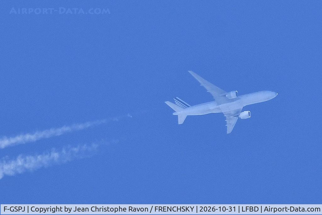 Aircraft F-GSPJ, 1999 Boeing 777-228/ER, c/n 29009 l/n 263, Paris (CDG) Cayenne (CAY) AF764 level 350, at LFBD, photo by Jean Christophe Ravon / FRENCHSKY