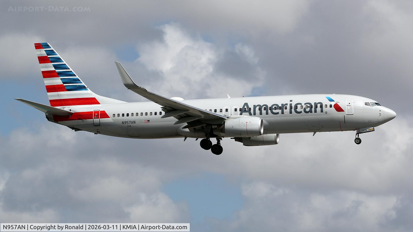 Aircraft N957AN, 2001 Boeing 737-823, c/n 29541, at mia, at KMIA, photo by Ronald