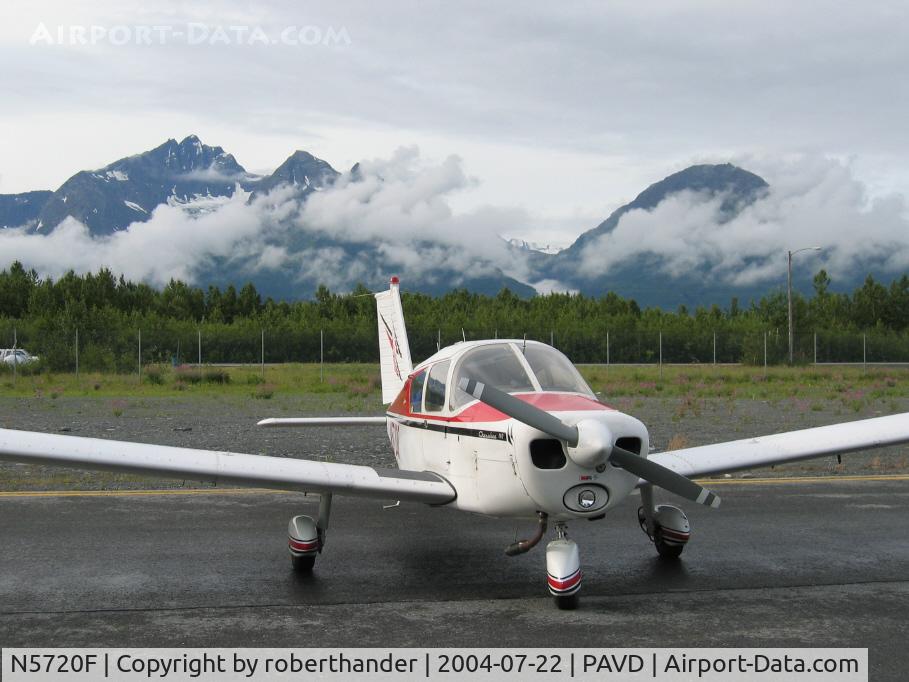 N5720F, 1968 Piper PA-28-140 C/N 28-24933, slightly heroic pose